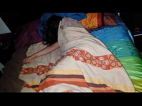❤️ Stiefzoon die zijn jonge stiefmoeder berispt terwijl ze slaapt. ❤️ Super porn at nl.onlyhdporn.ru ❤